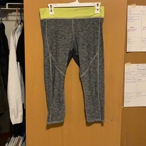 Athletic capri pants